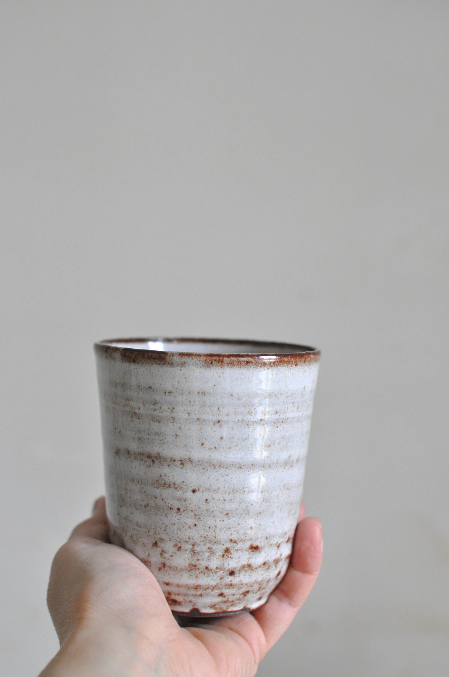 Korkea korvaton muki, rugged